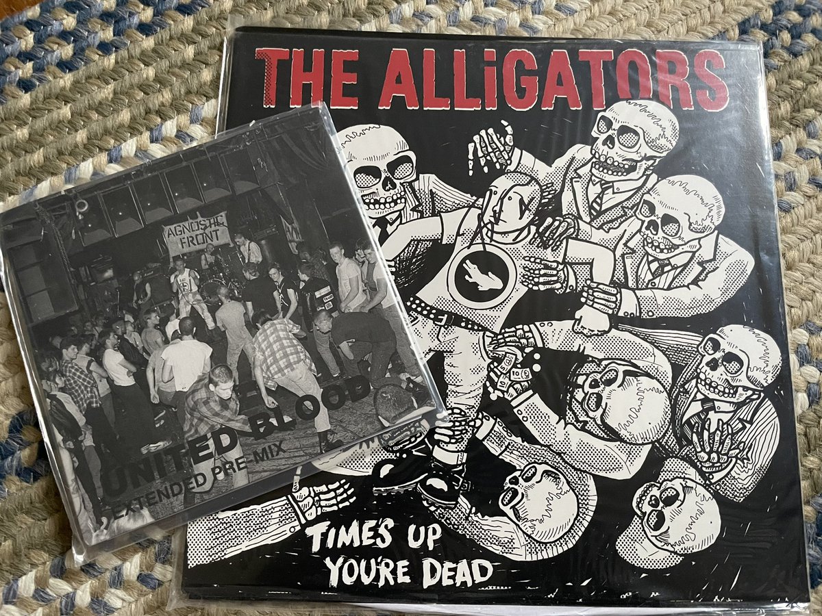 glott77's tweet photo. When heading to your relatives in the states for the first time in 2 years turns into Record Store Day.
#agnosticfront #thealligators #nyhcdesigns #extendedpremix #vinyl #nyhc #record https://t.co/S5BF8ktREc
