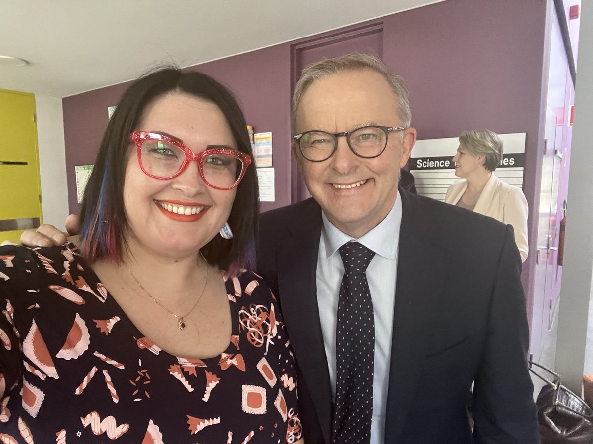 Great to have <a href="/AlboMP/">Anthony Albanese</a> &amp; <a href="/tanya_plibersek/">Tanya Plibersek</a> visiting our lovely <a href="/Uni_Newcastle/">University of Newcastle</a> Ourimbah campus this morning. Universities &amp; TAFE need proper funding/support. Our local member Emma McBride is such champion of our local campus, industries &amp; businesses. I feel her pride when she visits