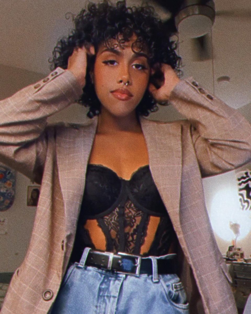 trin_pin's tweet photo. Bc I feel so hot today https://t.co/JQrkgCI94p