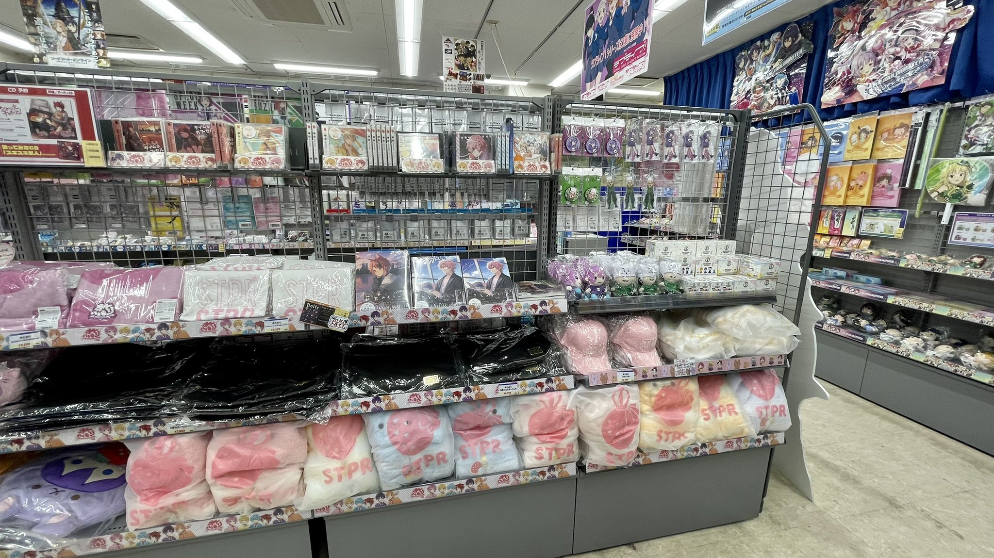 あっちゅ すとぷりアニメイト In名古屋 こっそり覗きに来ました W やばすぎる 21年春ver 缶バッチまでありました 𖥦 アニメイト すとぷり すとぷりアニメイト T Co F7kdhhjjh6 Twitter