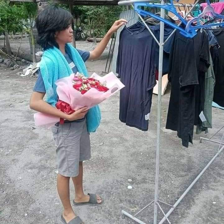 boypblo's tweet photo. Habis dikirimin bunga sama ayang. https://t.co/h9pwXjr4eK