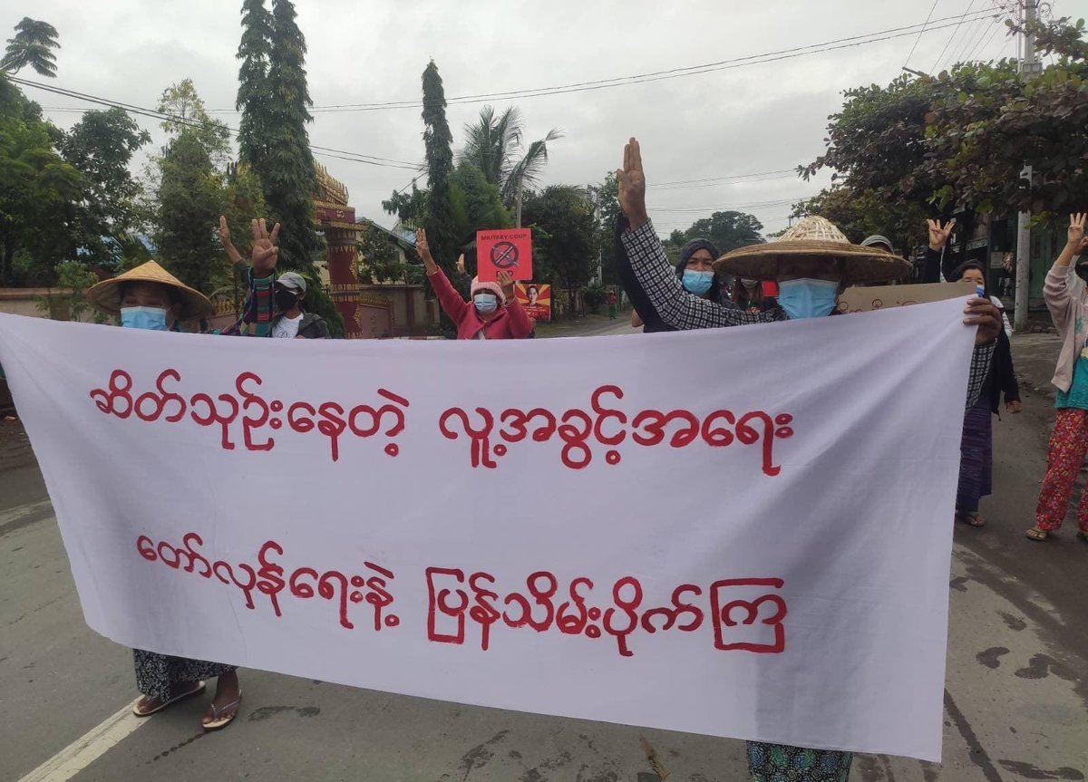 TTFR__Myanmar's tweet photo. Locals from Kale marched in town and protested against the military coup. #Dec6Coup 
#WhatsHappeningInMyanmar #TerroristsJunta https://t.co/pBzfjjMmtB