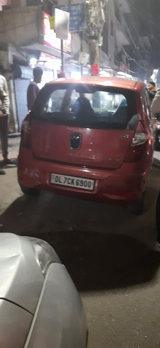 smartworld1980's tweet photo. Sunny, son of Congress person Bansilal shouted for blowing horn. His car was standing in place of my parking slot.Was talking to a lady who told me to wait till they finish.Her husband too shouted on me.She abused me.When I said same, Sunny came to hit me @DelhiPolice @INCIndia https://t.co/JhGIubePZM