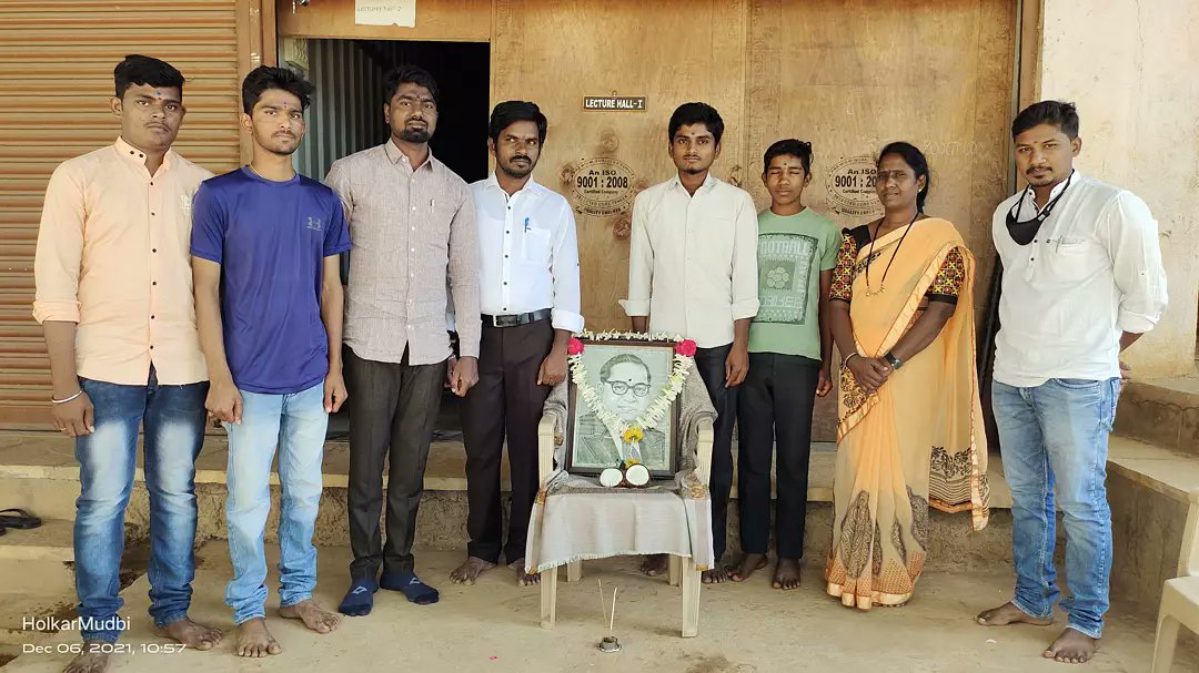 suraj_ramban's tweet photo. ಇಂದು 6 ಡಿಸೆಂಬರ್
ಭಾರತ ರತ್ನ ಕಳೆದುಕೊಂಡ ದಿನಾ.
ಪರಮ ಪೂಜ್ಯ ಬೋಧಿಸತ್ವ ಡಾ.ಬಾಬಾ ಸಾಹೇಬ್ ಅಂಬೇಡ್ಕರ್ ರವರು ಪರಿನಿಬ್ಬಣಾ ಹೊಂದಿರುವ ದಿನಾ..
1956 ಡಿಸೆಂಬರ್ 6 ಬೆಳಕು ಆರಿತು ಭೂಮಿಯಲಿ.
ನೊಂದ ಜನತೆಗೆ ದಾರಿ ತೋರಿದ
We are here because he was
#BabaSahebAmbedkar #Ambedkar #DeathAnniversary #Mahanayak #Mudbi https://t.co/G1vy1oWO6X