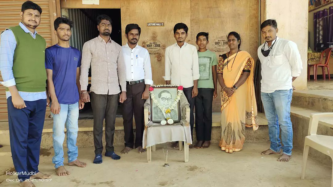 suraj_ramban's tweet photo. ಇಂದು 6 ಡಿಸೆಂಬರ್
ಭಾರತ ರತ್ನ ಕಳೆದುಕೊಂಡ ದಿನಾ.
ಪರಮ ಪೂಜ್ಯ ಬೋಧಿಸತ್ವ ಡಾ.ಬಾಬಾ ಸಾಹೇಬ್ ಅಂಬೇಡ್ಕರ್ ರವರು ಪರಿನಿಬ್ಬಣಾ ಹೊಂದಿರುವ ದಿನಾ..
1956 ಡಿಸೆಂಬರ್ 6 ಬೆಳಕು ಆರಿತು ಭೂಮಿಯಲಿ.
ನೊಂದ ಜನತೆಗೆ ದಾರಿ ತೋರಿದ
We are here because he was
#BabaSahebAmbedkar #Ambedkar #DeathAnniversary #Mahanayak #Mudbi https://t.co/G1vy1oWO6X