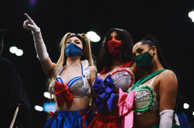 First ComicCon in the bag ❤️💙💚 #LAComicCon https://t.co/Y2YONSTK3i<a href="/tag/lacomiccon"class="tags">#LAComicCon</a>