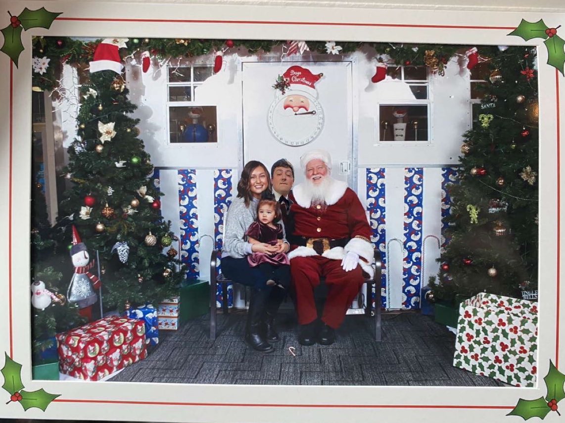 cateyylynn's tweet photo. First family pic with Santa 🎅🏼🎄 https://t.co/g5QTXSf8hz