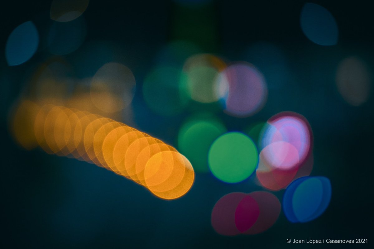 Experimentation with coloured lights I

📸 Fujifilm X-T3

📷 Fujinon XF 50-140mm F2.8 R LM OIS WR

⚙️ ISO 3200 - f/2.8 - Shutter 1/80

#barcelona #city #night #lights #colours #lightpoints #sarriasantgervasi #street #streetphotography #urbanphotography #photographer #photography