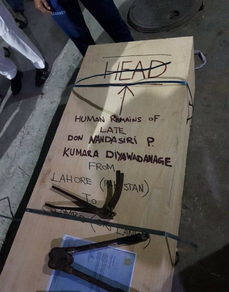 sheikhharrisj's tweet photo. All these people tell me not to apply for immigration, read this box. Everytime someone tell me to stay and bring change to this country, read this box. If you find hope in this country and nation, clearly you're not reading this box! Hopeless nation #Sialkot #JusticeforPriyantha https://t.co/OtF8Nx4qpW