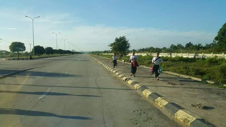 EaindraAung3's tweet photo. Junta terrorists threatened locals to send their children to school on Monday in NayPyiTaw, Pubwa Thiri Tsp, KyiTaungKan village &amp; if parents fail to do so, they threatened to abduct the parents. #Dec6Coup #TerroristsJunta #WhatsHappeningInMyanmar https://t.co/jAp7Ldjy4B