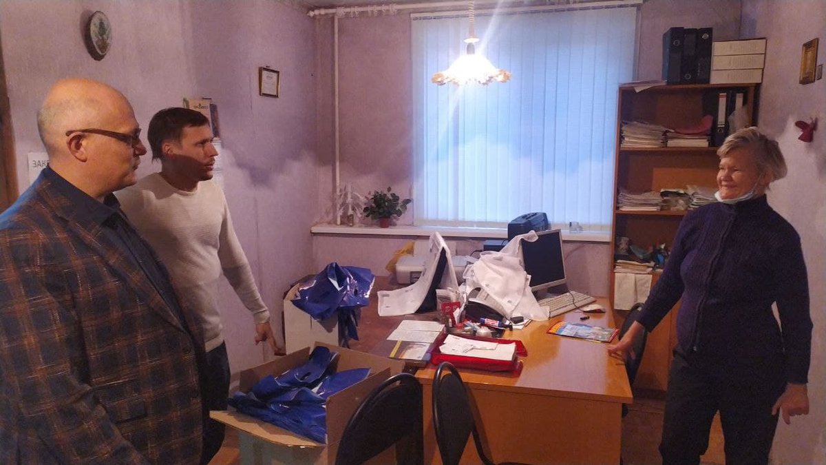 ertlt63's tweet photo. В минувший Международный день инвалидов исполнительный секретарь тольяттинского местного отделения партии «Единая Россия» Максим Васильев, совместно с директором интернет-провайдера "ДРУГОЙ ТЕЛЕКОМ" Александром Кондаковым поздравили РОО «Оптимист». https://t.co/o9DUPxeFJr