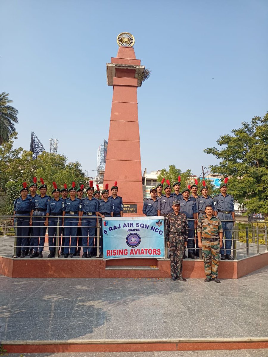 NCCDteRajasthan's tweet photo. Udaipur gp sir SQN cadets Felicitates NOKs of 1971 war bravehearts L/Nk Shankar Singh Rathore and Hav Rashid Katgat if 21 grenadiers    For there supreme sacrifice 🙏@drajaykumar_ias @HQ_DG_NCC @PRODefRjsthn #1971War #SwarnimVijayVarsh #AzadiKaAmritMahotsav https://t.co/iUS7AZRXmt