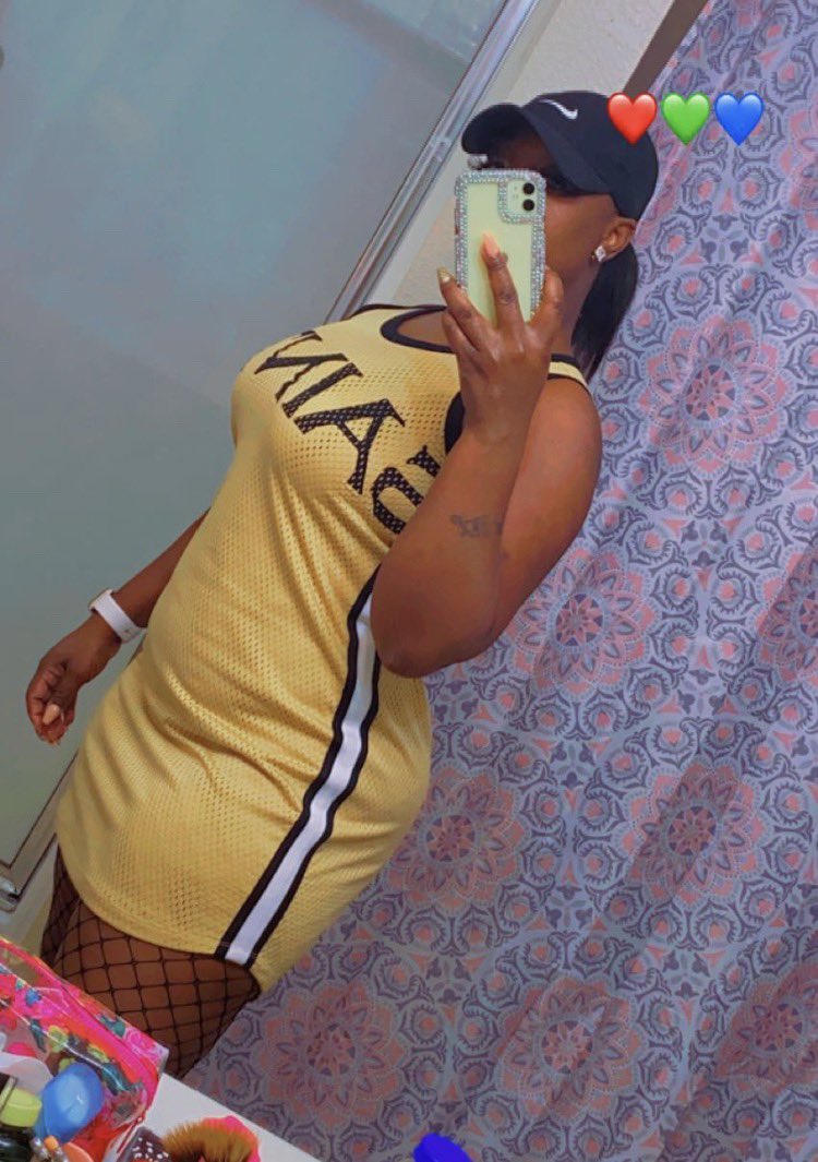 chocolatedrop_5's tweet photo. #WhoDatChick ⚜️ https://t.co/UuZDOBawzg