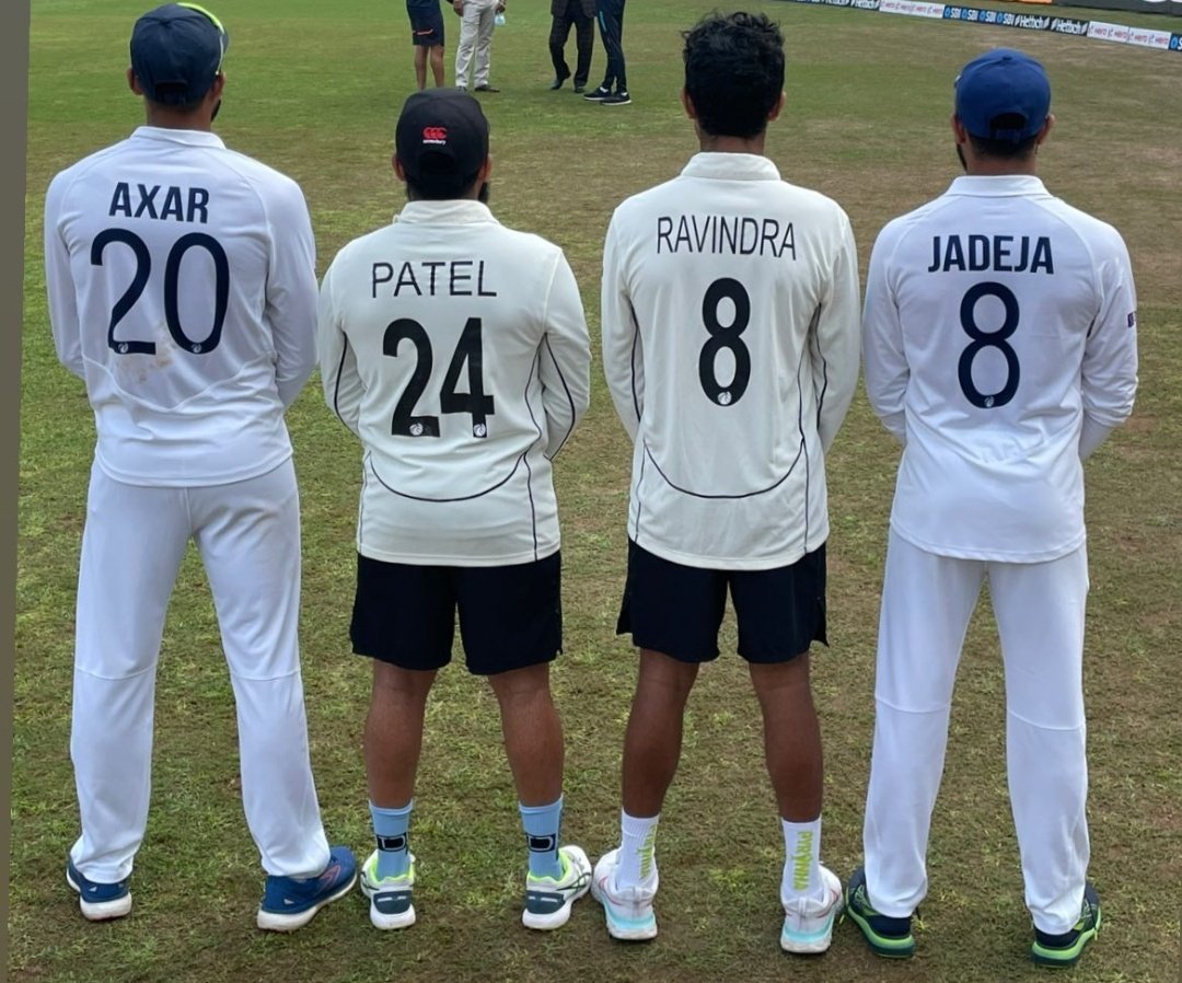 MysuruMemes's tweet photo. Boys from different section hanging out together during lunch break be like 😂😂 https://t.co/ciyO9RPowB