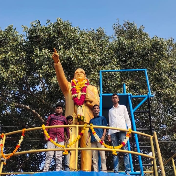 abvpMalshiras's tweet photo. आज महापरिनिर्वाणदिना निमित्त भारतरत्न परम पूज्य डॉ बाबासाहेब आंबेडकर यांच्या स्मृतीस अखिल भारतीय विद्यार्थी परिषद माळशिरस तालुका, श्रीपूर विस्तार केंद्राच्या वतीने  अभिवादन करण्यात आले...! 
🙏🏻💐 
#महापरिनिर्वाण_दिवस https://t.co/i9zUtitn3c