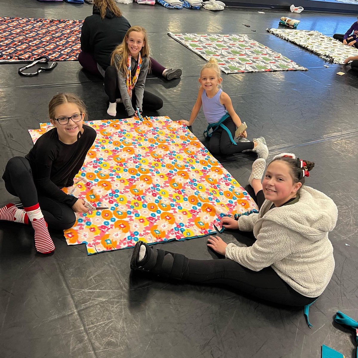 thedanceavenue's tweet photo. Team members recently made blankets to deliver to kids in the hospital and packed boxes to send to our troops. Thank you to all our families who donated & helped with the projects! It feels good to give back and we love getting the kids involved! #tdateam #tdafamily #tdaseason12 https://t.co/BXONUoiRlN