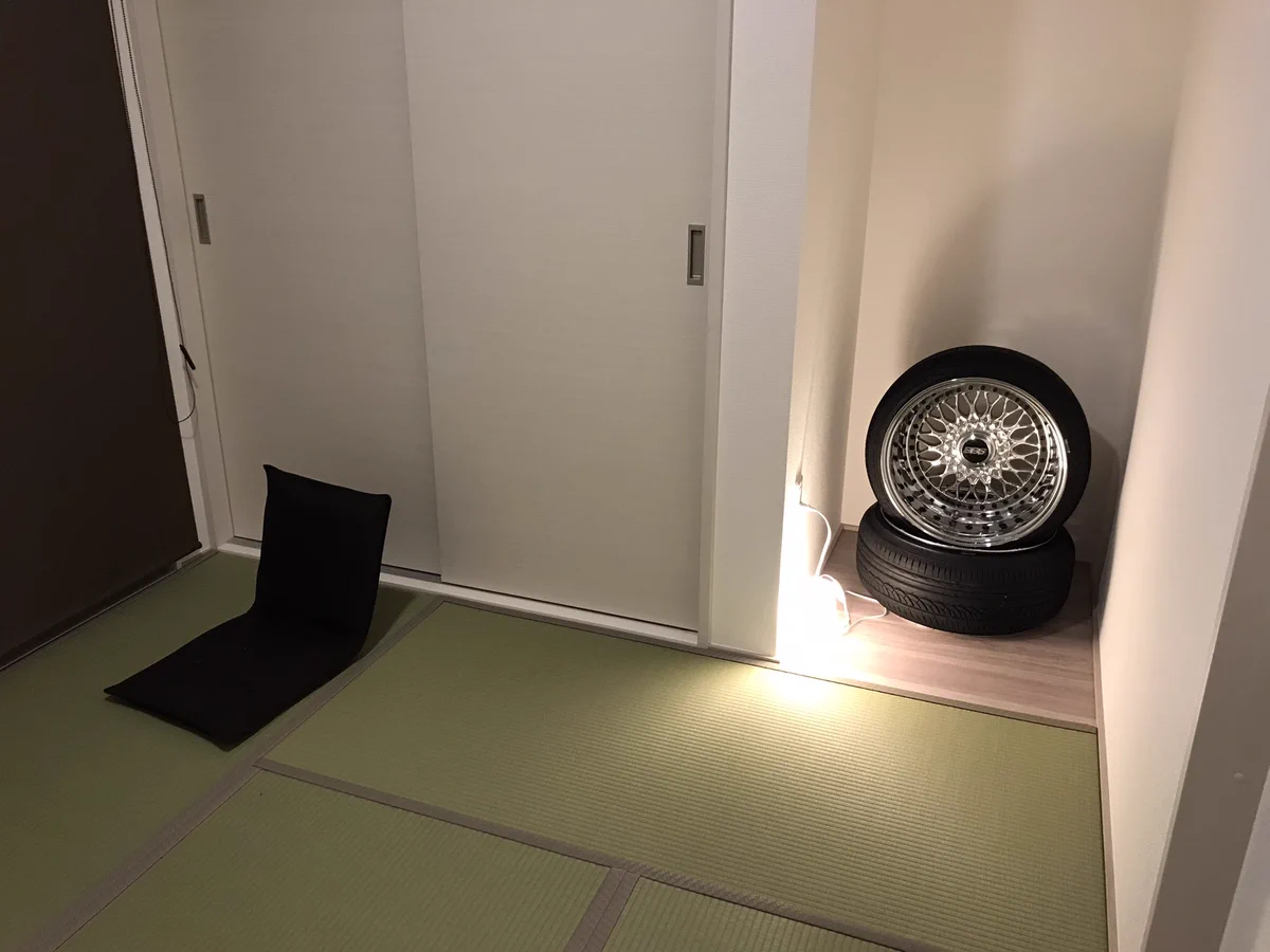 使い道のない床の間にBBSを置いてみたら、意外と映えた！