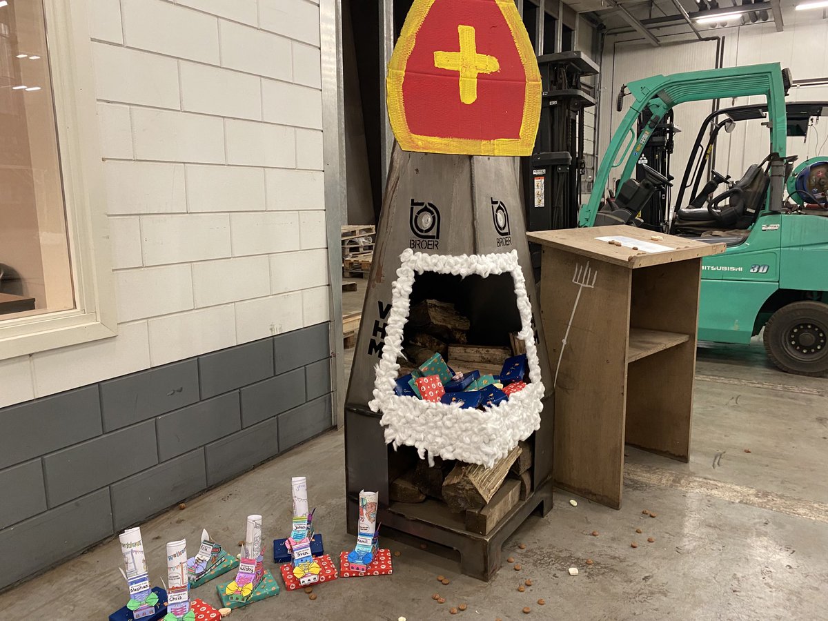 😂😂😂Sinterklaas heeft ⁦<a href="/BroerBV/">Broer B.V.</a>⁩ dit jaar niet overgeslagen gelukkig!!!