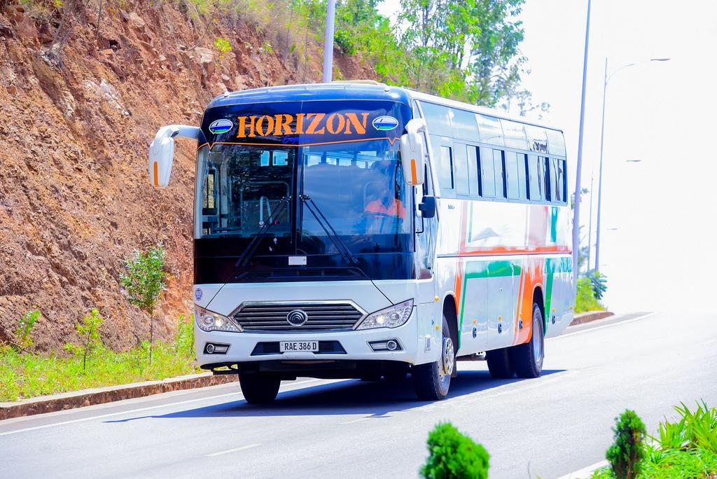ExpressHorizon's tweet photo. Good morning, dutangiye icyumweru gishya. Tubifurije kuzagira icyumweru cyiza. Ikaze muri Horizon Express. Dukora ingendo zihuza Intara y'Amajyepfo n'Umujyi wa Kigali. Duhamagare kuri 0784041036/0781579037.
#RwOT #Rwanda #travelincomfort #IrindeCovid19 #GerayoAmahoro https://t.co/2khhakKQl0
