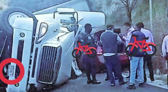 Guidovazquez777's tweet photo. #Atención #Puebla #PorSiTeLoPerdiste #viral
Tres muertos y dos lesionados fue el saldo del fatal accidente entre un tráiler que cayó sobre 2 autos en carr. fed. Méx - Pue #km57 altura del puente del Emperador en Santa Rita #Tlahuapan 
Checa aqui la foto👇 
https://t.co/nikEr0zSqa https://t.co/7c3GJVajCa