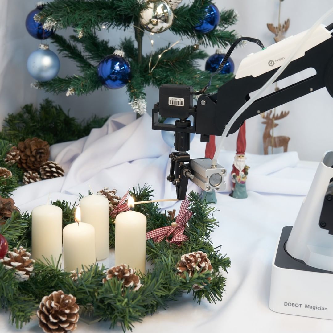 DobotRobotics's tweet photo. Our hard-working helper, the DOBOT Magician, wishes you a nice second Sunday in Advent.

#dobot #dobotmagician #advent #christmas #variobotic #robotics #christmastime #adventwreath #automation #educationalrobot #robot https://t.co/Zg6njQCNUS