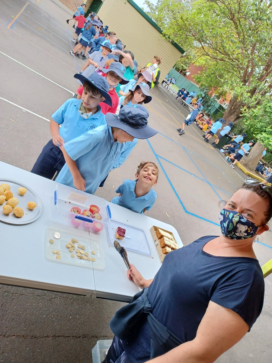 SNPSnews's tweet photo. Stage 2 lining up patiently with their gold coins to buy leftover cakes, biscuits and slices leftover from the election day P&amp;C BBQ. 🍪🎂🍩🍰🧁 #snps #lovewhereyoulearn #fundraising #cakestall #parentvolunteers #community https://t.co/5oQ7WgR3tb