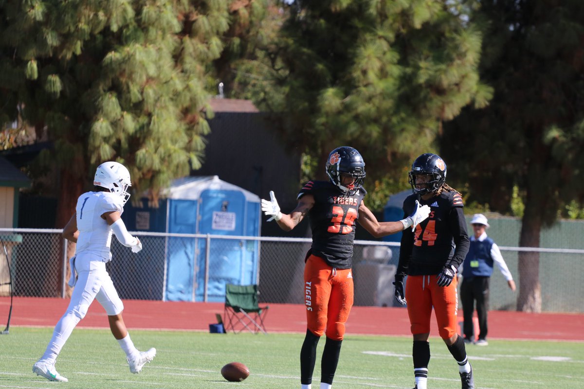 jadon_pearson39's tweet photo. True Freshmen year ✅
Stats: 80 tot 61 solo 19 assisted 10 TFL 3 Ints 6 PBUs 2 FF’s
School: Reedley College (Reedley,Ca)
Coaches: @Coach_Hart15 @Coach_Mendonca @coachfred1 
Hudl link: https://t.co/A8onZpZuGu
🎖1st team All-Valley Conference Defensive Back
Year 2 up next 💯 https://t.co/o8BQm5aNLc