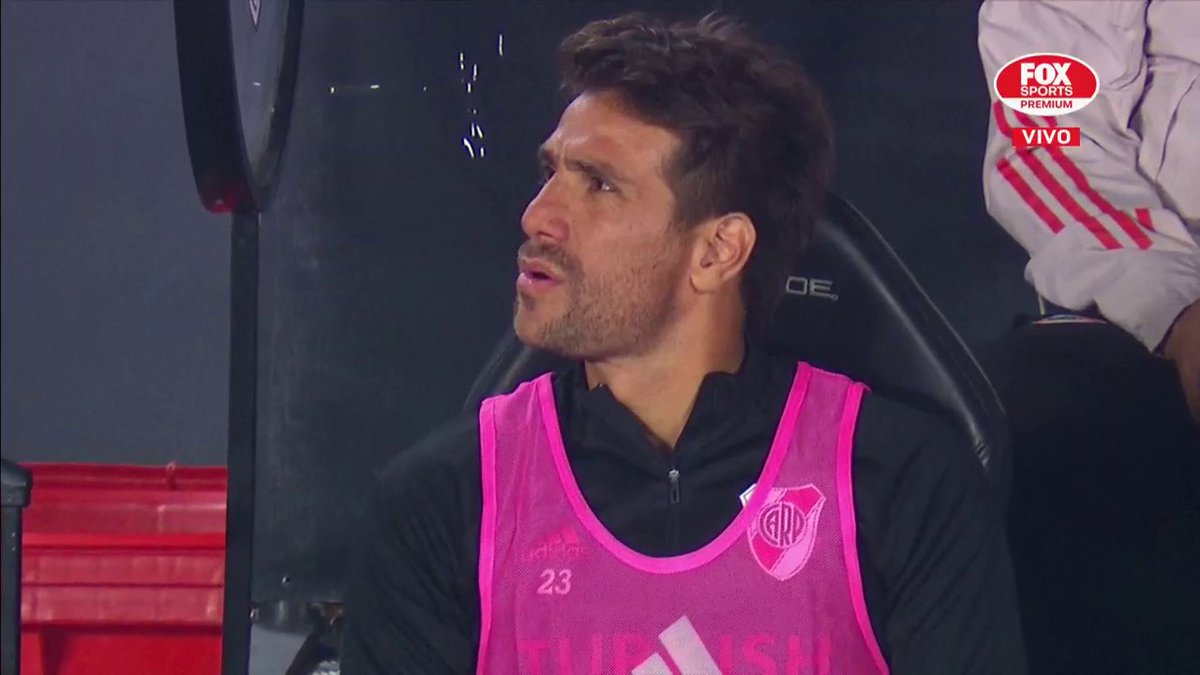 Estuvo en las malas y en las peores, fue de los mas criticados y se la banco, siguio en River, gano 15 titulos, aporto como nadie en el vestuario y en la cancha dejando todo por la camiseta. Gracias Ponzio, capitan eterno, lo que hiciste por River no se olvida.