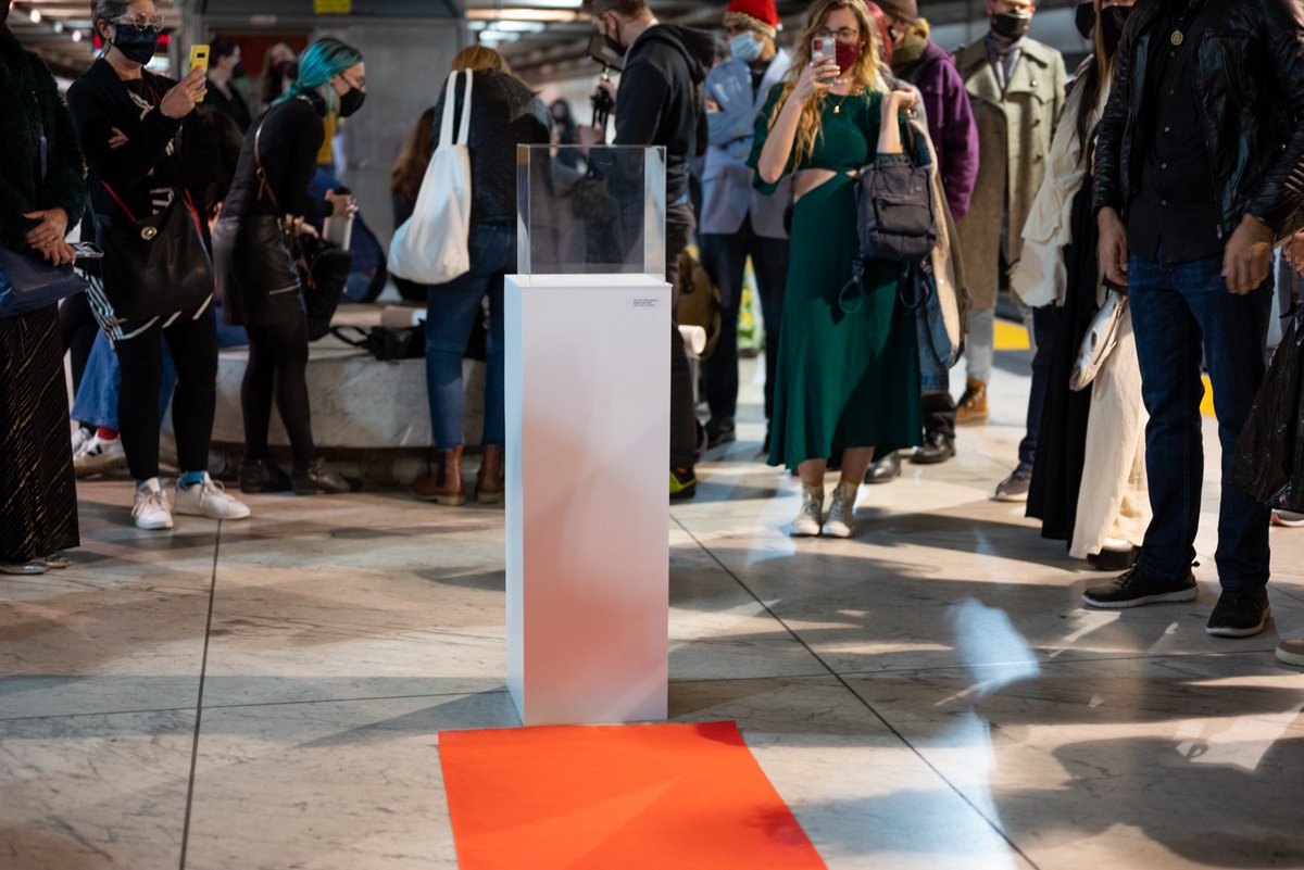 fulligin's tweet photo. The gallery venues were very well attended, and attracted only minimal hassle from station attendants. https://t.co/slrxzMKMxd