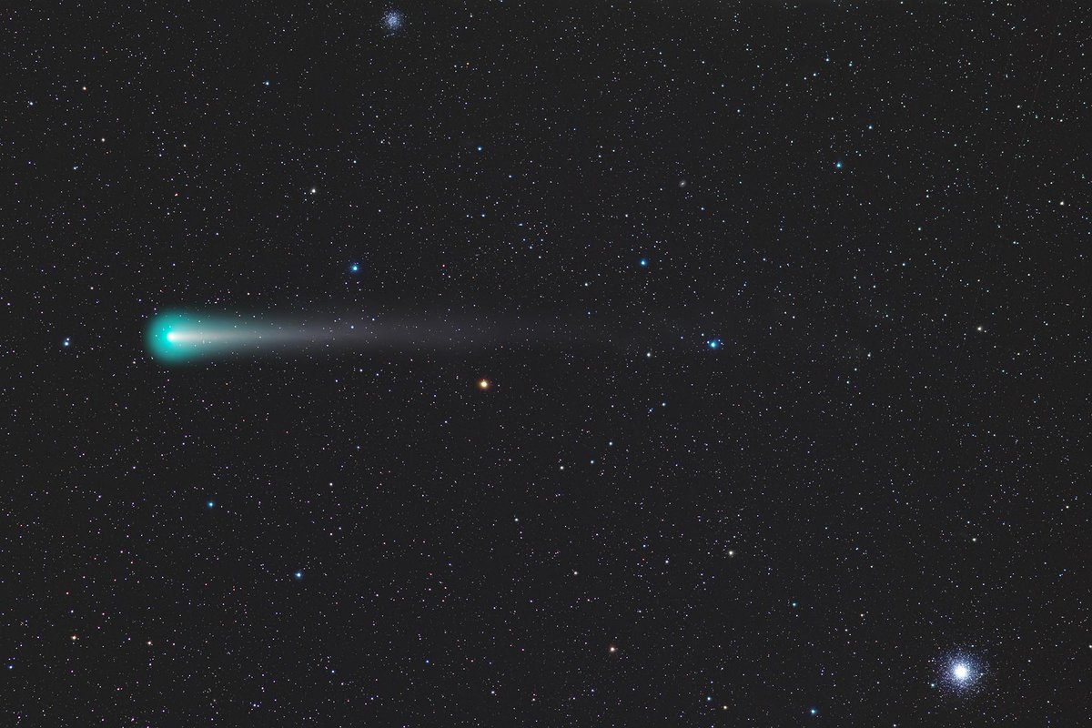 12/5早朝のレナード彗星です。右下が球状星団M3です。 EOS6D(SEO-SP4) EF300MMF2.8L IS ISO6400 30秒90枚 SWAT-310 熊本県草千里 