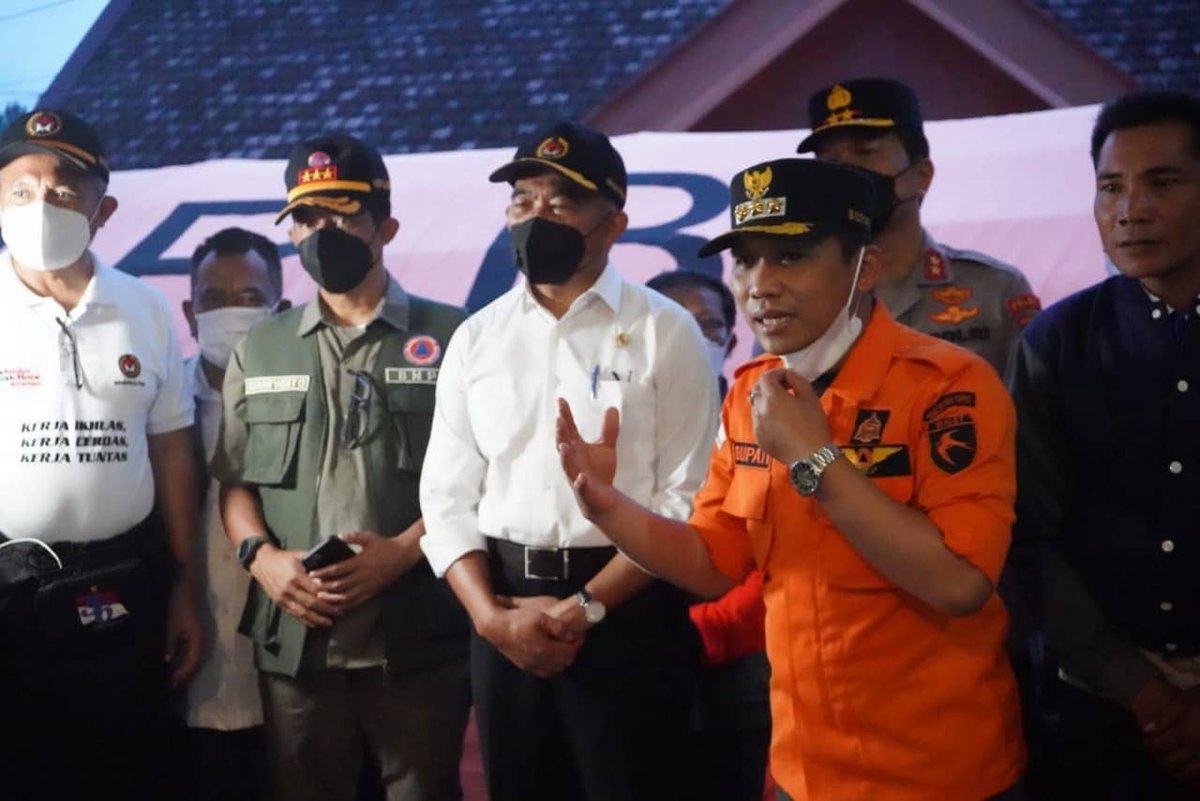 KAMI terus melakukan percepatan penanganan bencana erupsi semeru ini. TERIMA KASIH atas doa dan bantuan yang telah diberikan untuk masyarakat yang terdampak. Proses evakuasi terus berlangsung, pemenuhan sarana di tempat penampungan juga terus dilakukan.