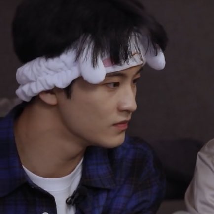 เป็นคนที่ใส่อะไรแบบนี้ได้หล่อมาก