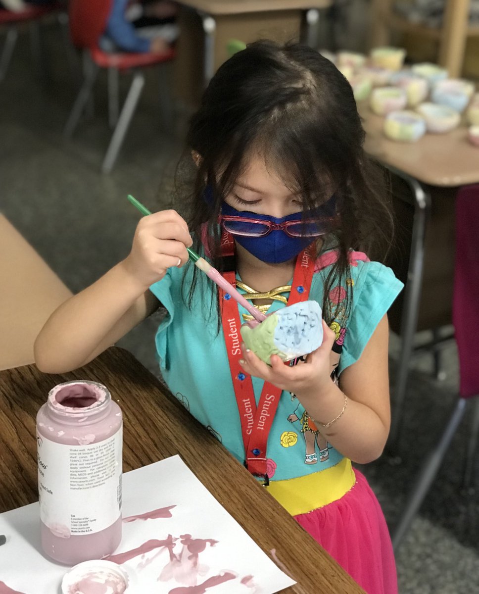 artisfun4u2's tweet photo. Such impressive concentration from this amazing kindergarten student. #JoyfulJourney of learning new art skills and techniques. ⁦@MRothermelD95⁩ ⁦@D95SocialMedia⁩ ⁦@LZ95curriculum⁩ ⁦@connectingLZ95⁩ https://t.co/uN1mUaJY4B