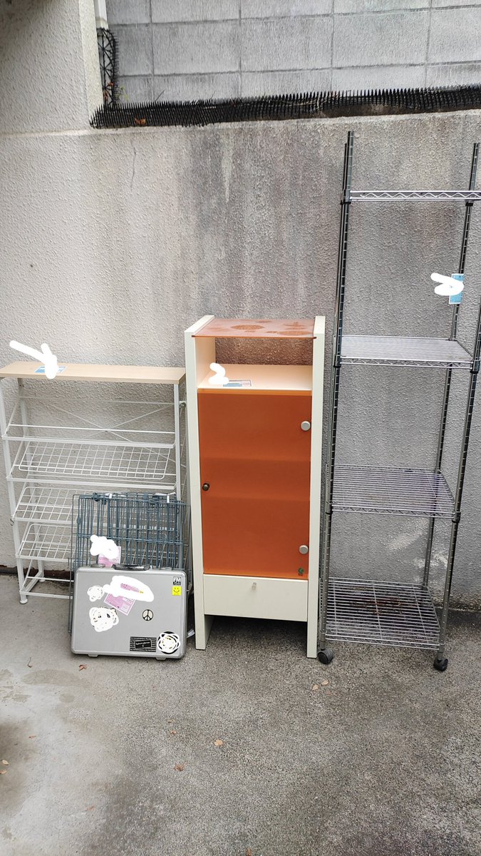Declutteringdad's tweet photo. 断捨離その63。

昨日の午前中は、嫁と断捨離。

今朝、棚3つと使ってない犬の囲い・古いPCケースを粗大ゴミへ。

収納を処分すると、断捨離感ハンパない。

#断捨離
#一日一捨
#捨て活 https://t.co/dxgCg2BwpG