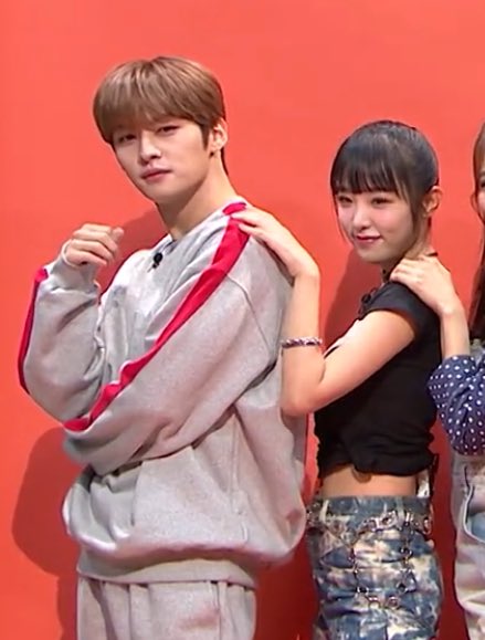 dailyseung2's tweet photo. YENA AND LEE KNOW BEST FRIENDS?!?!! https://t.co/WCcgXrTkJf