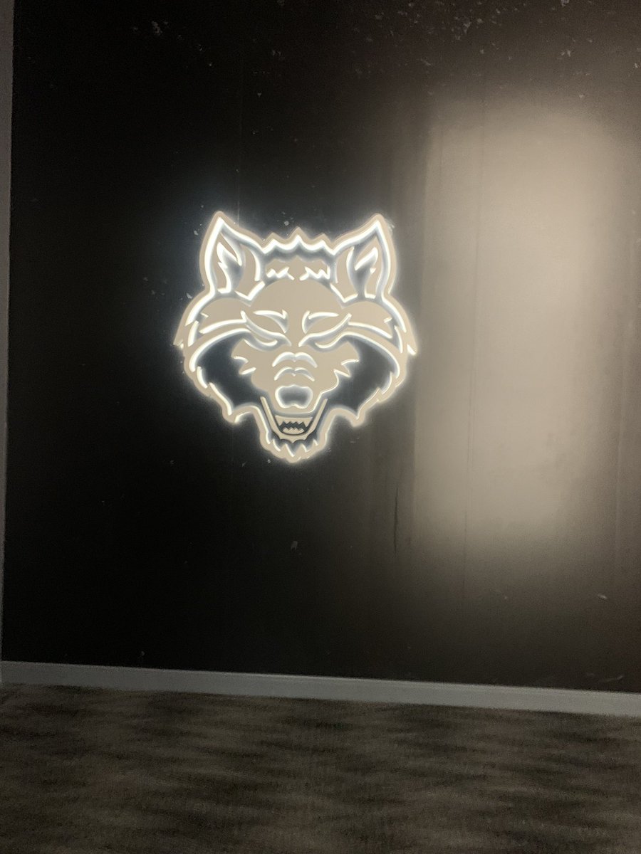 Another great day yesterday on my “official” visit at A-State!  Top of the line performance equipment and facilities!  Enjoyed spending more time with my Red Wolves family!
<a href="/CoachButchJones/">Butch Jones</a> <a href="/CoachLimegrover/">Coach Matt Limegrover</a> <a href="/AStateFB/">Arkansas State Football</a> <a href="/AStateNation/">AStateNation</a>