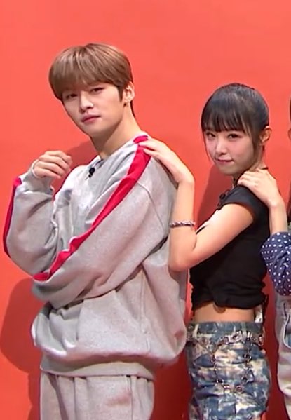 dailyseung2's tweet photo. YENA AND LEE KNOW BEST FRIENDS?!?!! https://t.co/WCcgXrTkJf