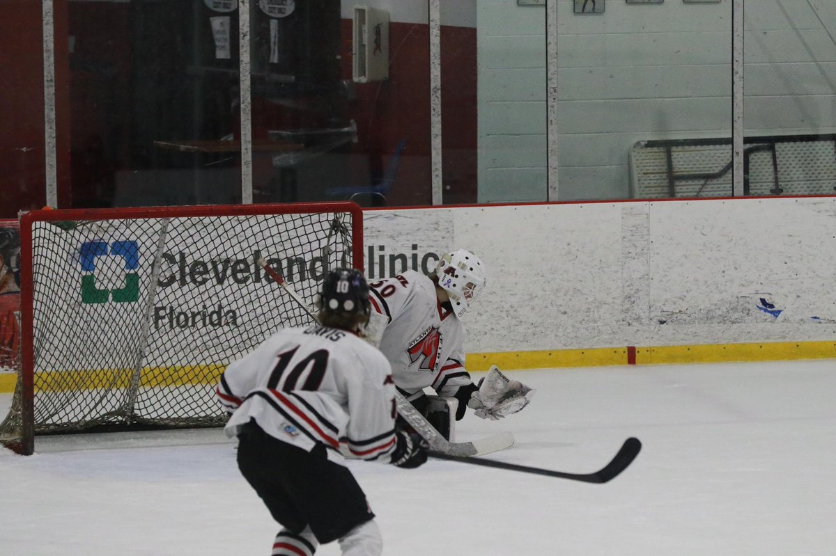 JessP0419's tweet photo. National Showcase Hockey Southeast Finals. Went 5-1 for the weekend losing in the championship. But, my boy had 94% save percentage for the weekend. He played awesome! https://t.co/jEWkWFAMRt