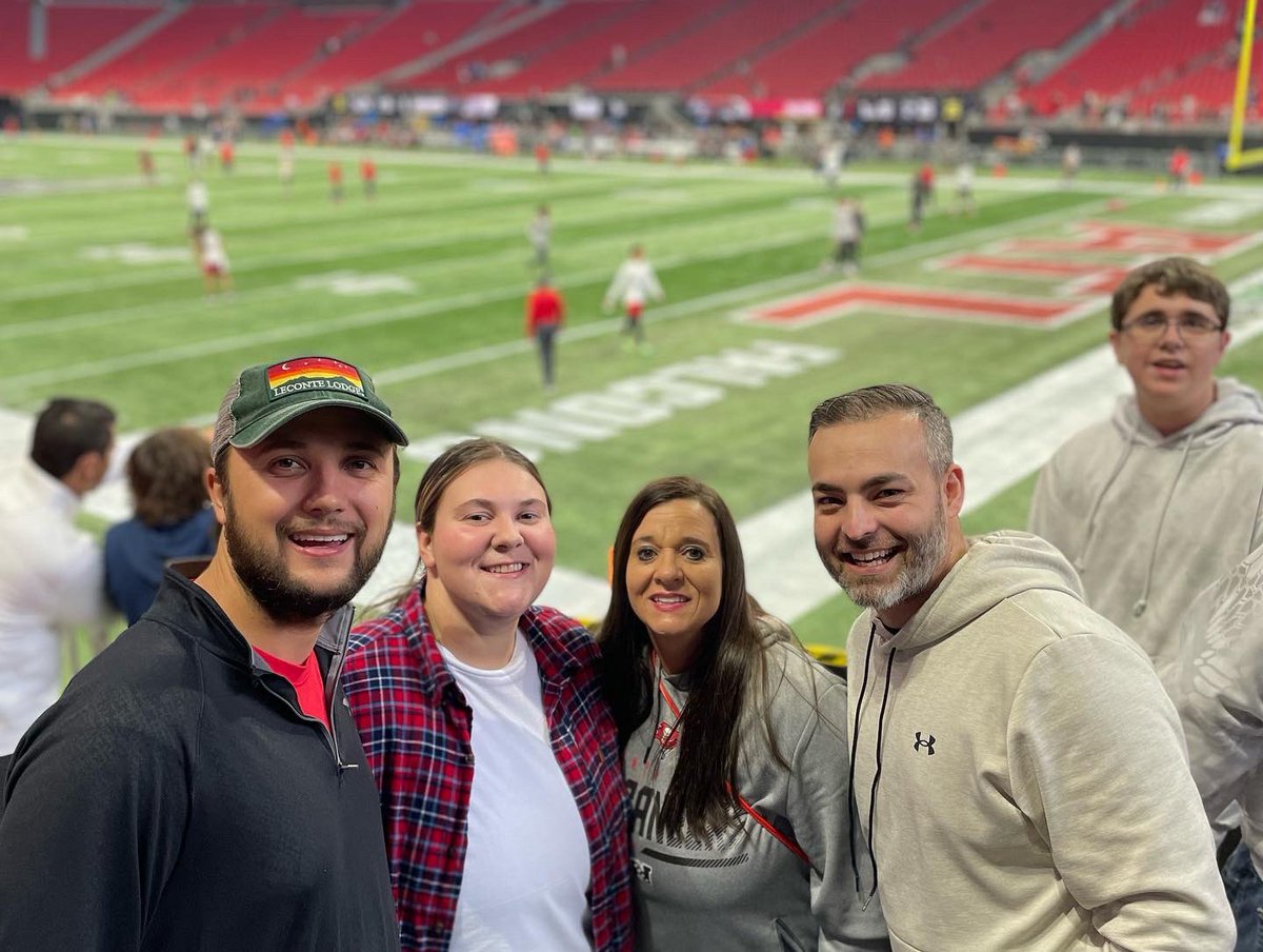 landers_melinda's tweet photo. Buccaneers and falcons game https://t.co/OT1Fau7ktq