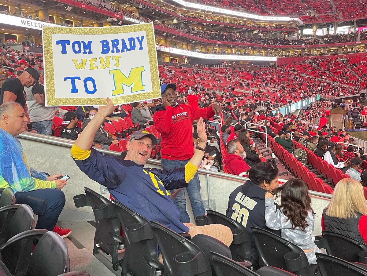 landers_melinda's tweet photo. Buccaneers and falcons game https://t.co/OT1Fau7ktq