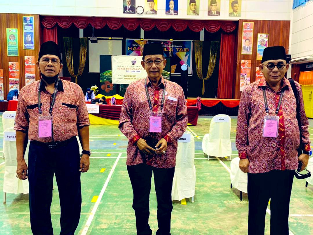 ybkarimhamzah's tweet photo. Heartfelt thanks to village head of Kampung #Rebak #Asayajaya Ketua Kampung Oton Bin Bujang &amp; N15 #Asajaya #PBB Deputy Chief, Bolhassan Buang for being my proposer &amp; seconder at this #sarawak #PRN12 #SarawakElection #nominationday Syukur alhamdullilah #SarawakElection #SarawakTok https://t.co/ixpttlY4Jt