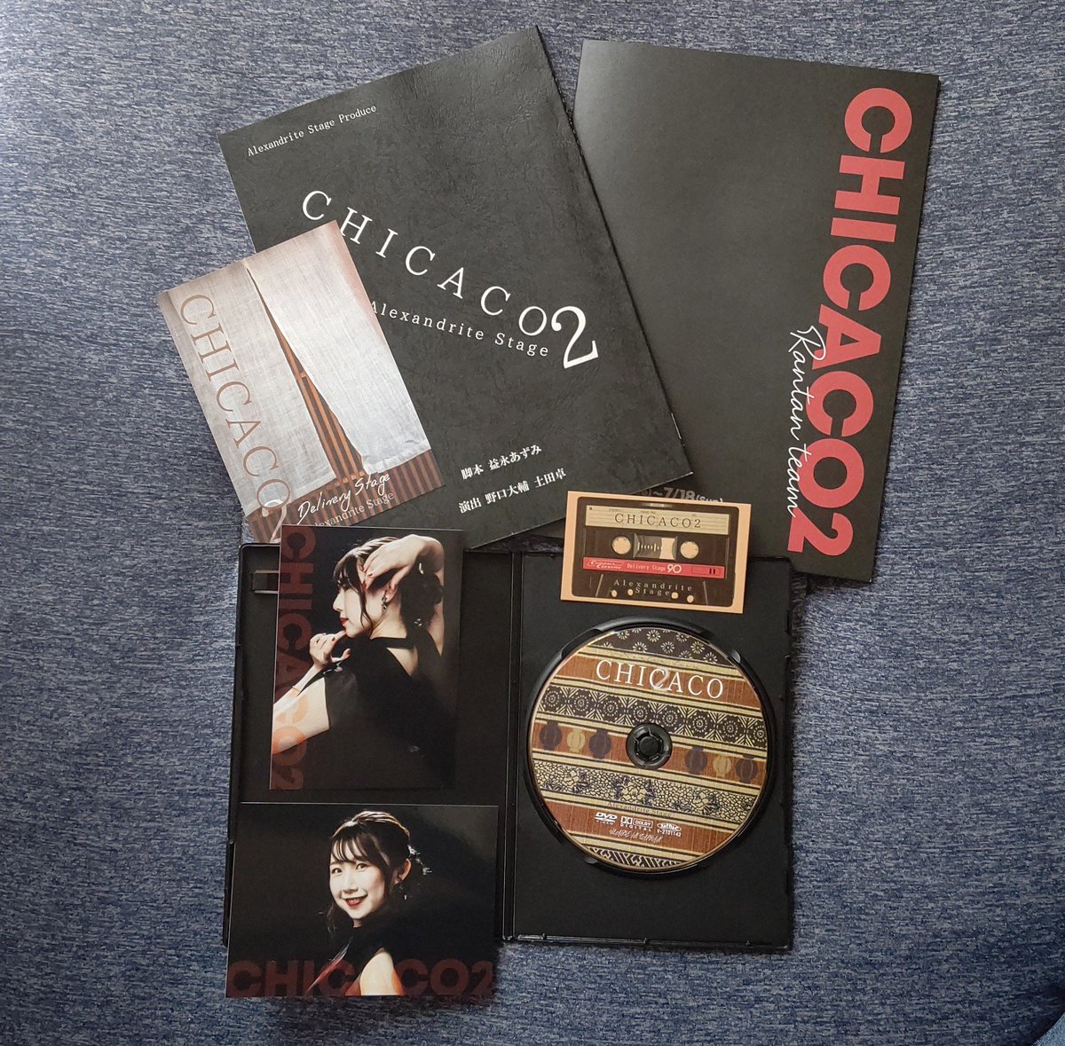 1016Gatanee's tweet photo. 7月に観劇した「CHICACO2」のDVDが到着しました。
楽しかった思い出と苦い記憶の入り交じった作品。
劇場の入口に夕陽が入り込み、開場間際に体温測ったら39.5℃を表示したりね🙂
"CHICACO3"はあるのかな⁉️
#CHICACO2 #川崎ラ・ゾーナプラザゾル #相場家 #相場香織 #日比のどか #CHICACO3に期待 https://t.co/8qfabvEkeH