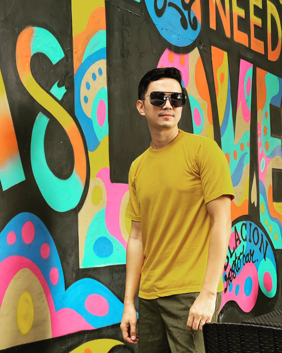 aristroboy's tweet photo. All you need is Love. 😎
and this shirt by Wear Mnml.
#supportlocalph #travelph #artwall #shadesph https://t.co/tpimjEmkP9