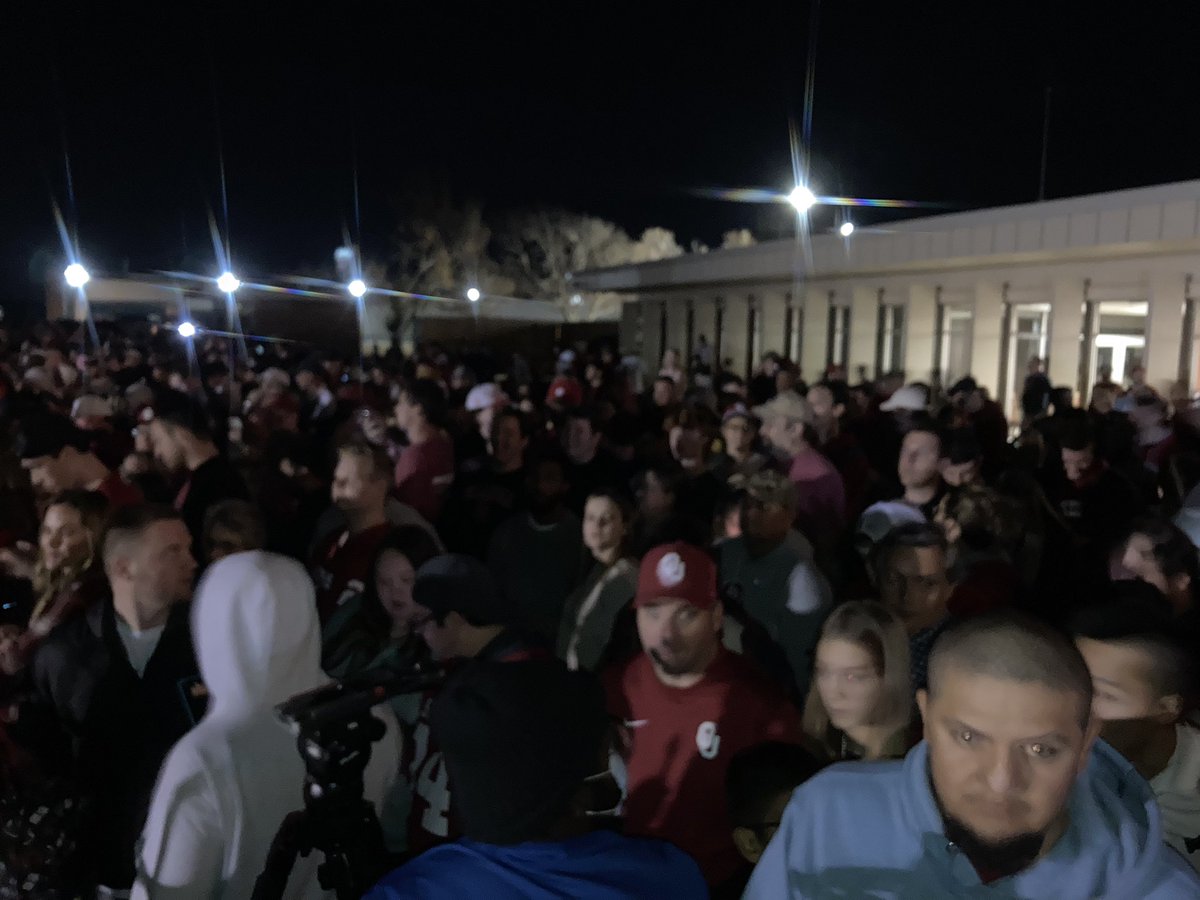Eddie_Rado's tweet photo. Packed. https://t.co/igSnVIDuAV