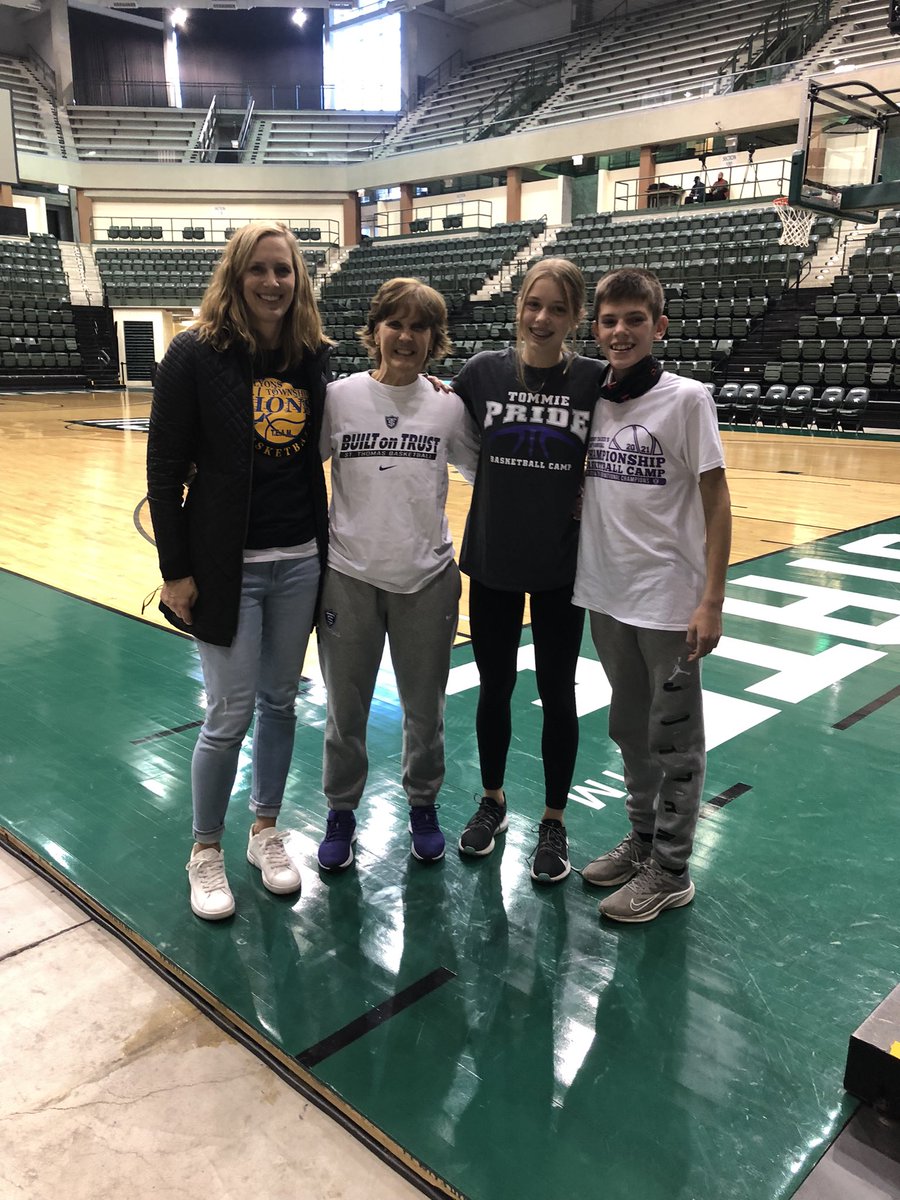CoachSinn's tweet photo. Shout out to Carol Ann!! Thank you for bringing your family out to support the Tommies in Chicago! So grateful to have coached you and watch the incredible woman, mother and person you have become!! 🏆💜🏀#TheRealWin #WhoyouBecomeintheProcess https://t.co/Olraezbjch