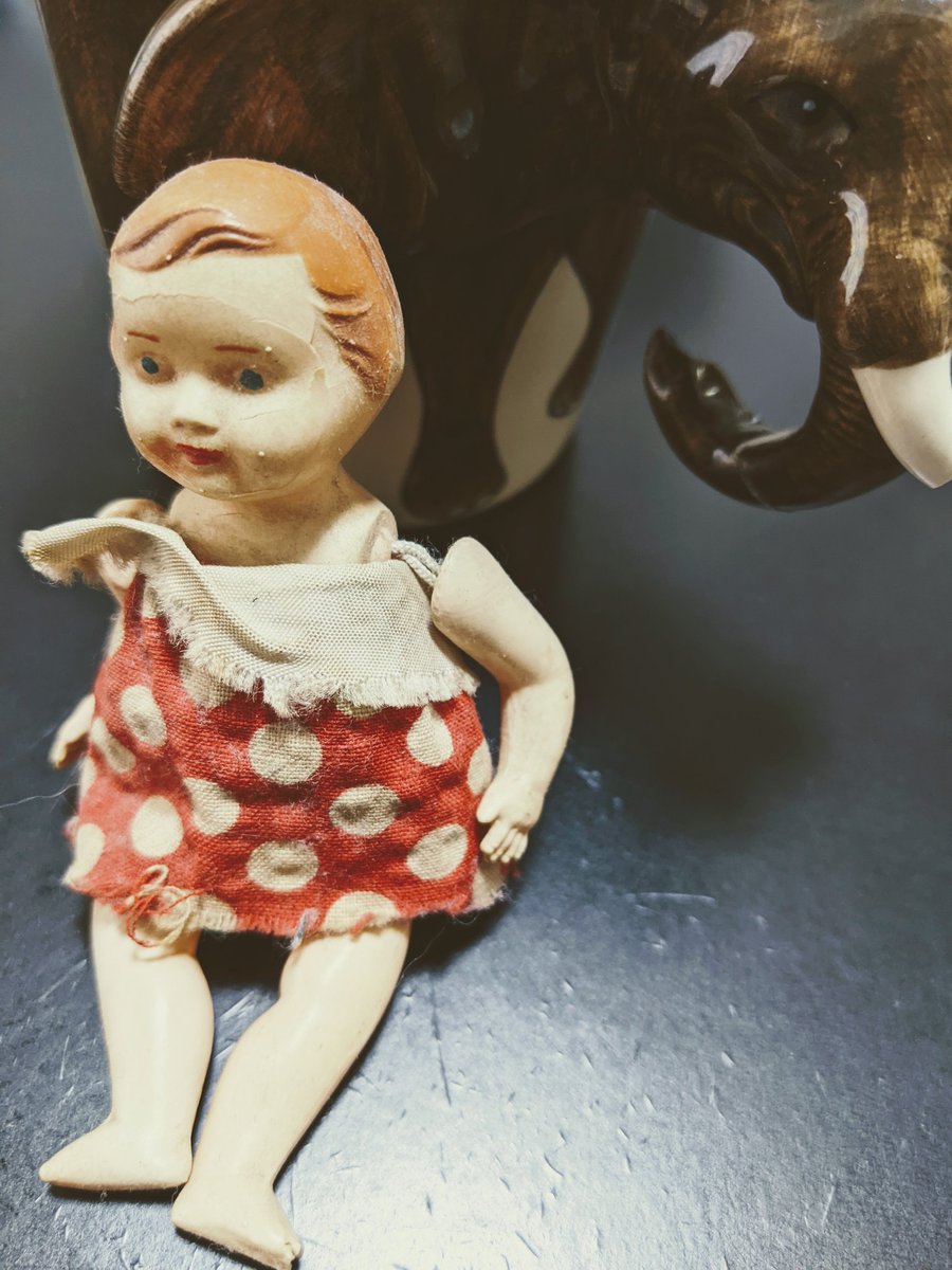 <a href="/TheBeguiling/">The Beguiling</a> <a href="/PodThick/">Thick Lines Pod</a> <a href="/nurse_nurse/">Nurse</a> <a href="/sallybloodbath/">sally bloodbath</a> ポッドキャスト、作画しながら全部聞かせてもらって、とても楽しかったです。ありがとうございました！こちら、わたしの絵柄のもとになった、チェコで買ったアンティークの古い人形です👼🖤