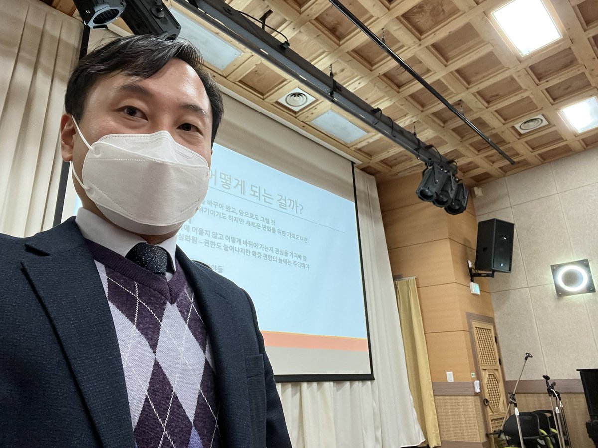 전북여자고등학교에서 흥미로운 과학분야의 강연을 하고 왔습니다. 고3 학생들의 진로에 도움이 되었으면 하네요.