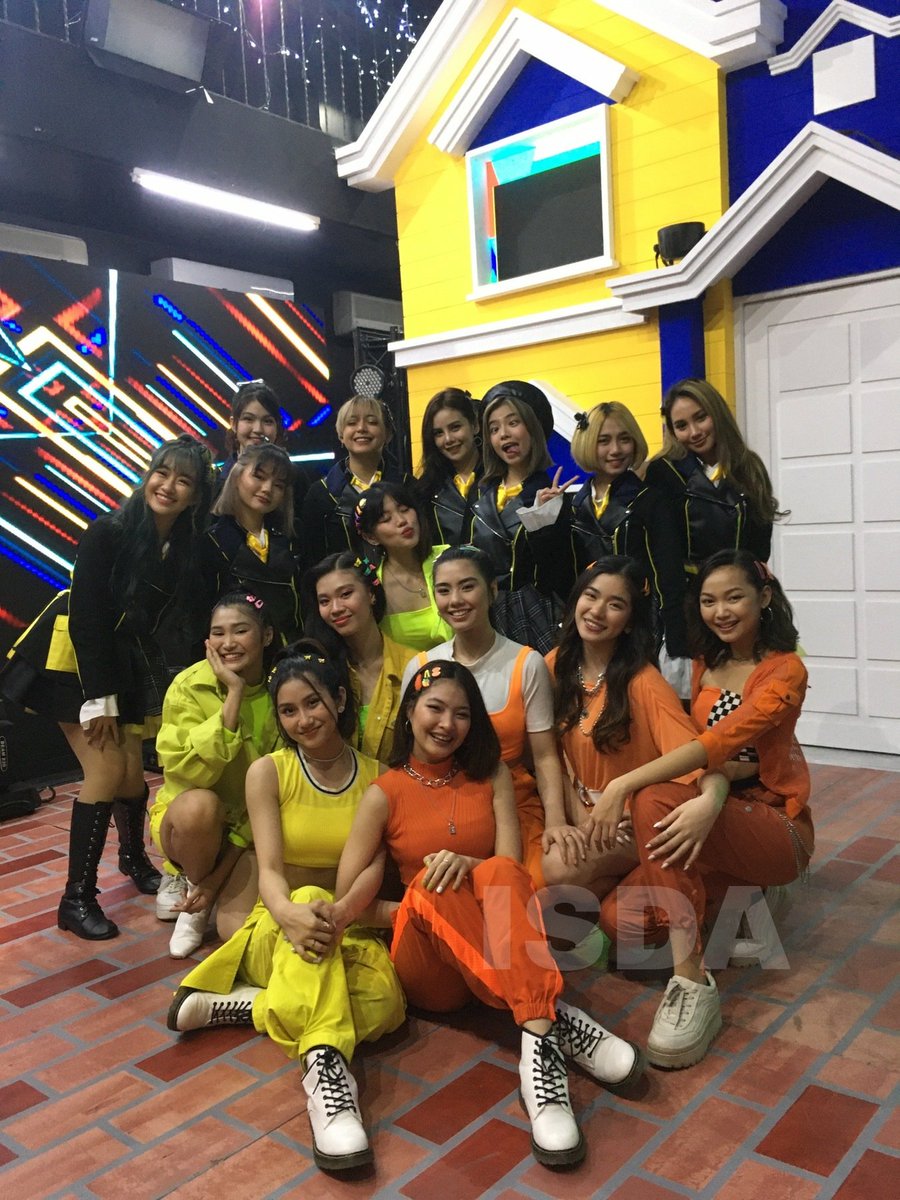 sxiomaii's tweet photo. Happy anniversary sa pinaka best ppop collab na nangyari sa ppop world, sana mangyari ulit to 👉👈

#BINIxMNL48 #BINI #MNL48 #BINI48 https://t.co/hCUfTDVog0