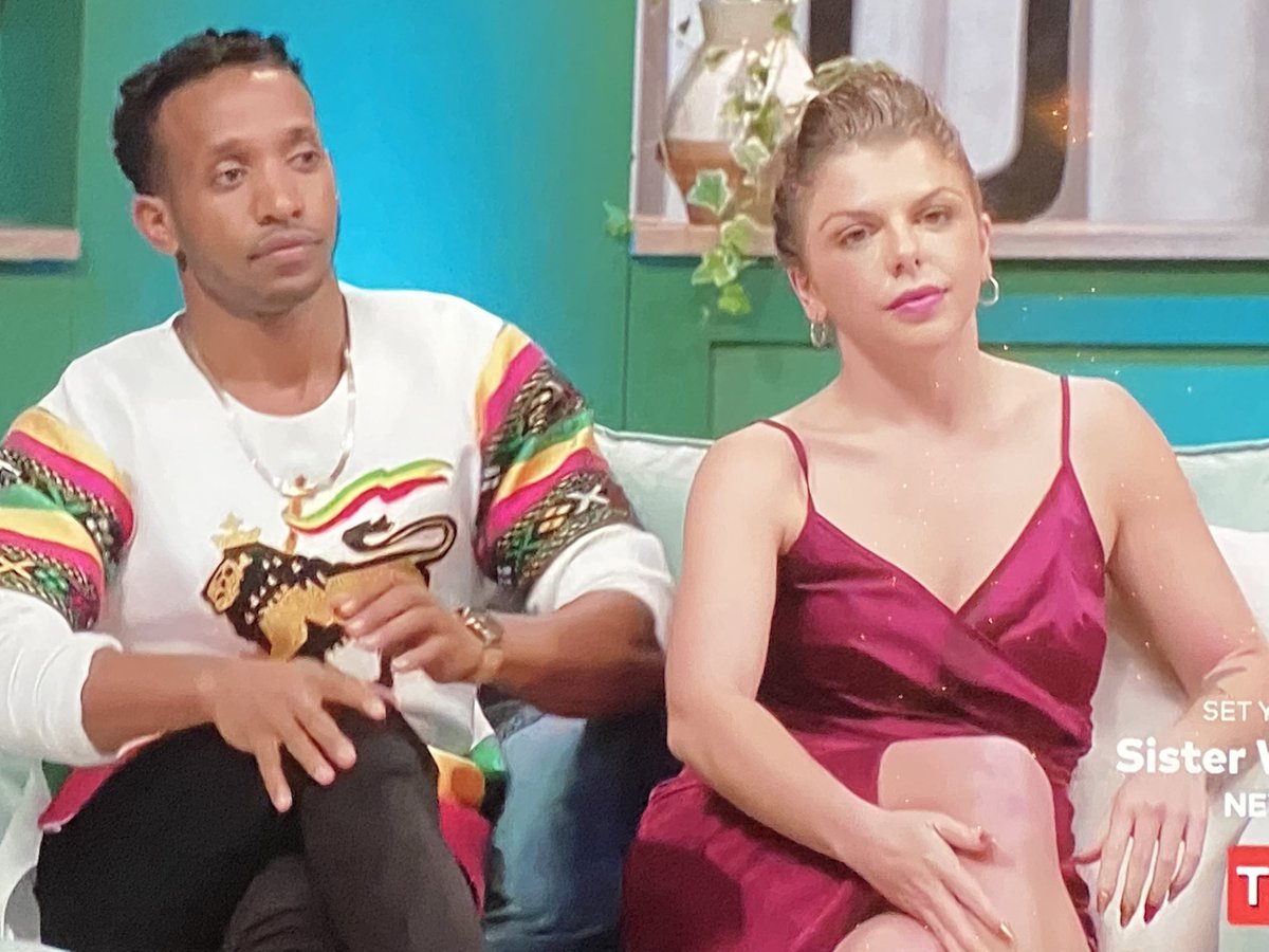 Bodacious_Ol's tweet photo. My 10 year old just walked past me and said, “What happened to her? She (Ari) looks like if Taylor Swift was a Who.”💀#90DayFiance https://t.co/tptNxDiVge