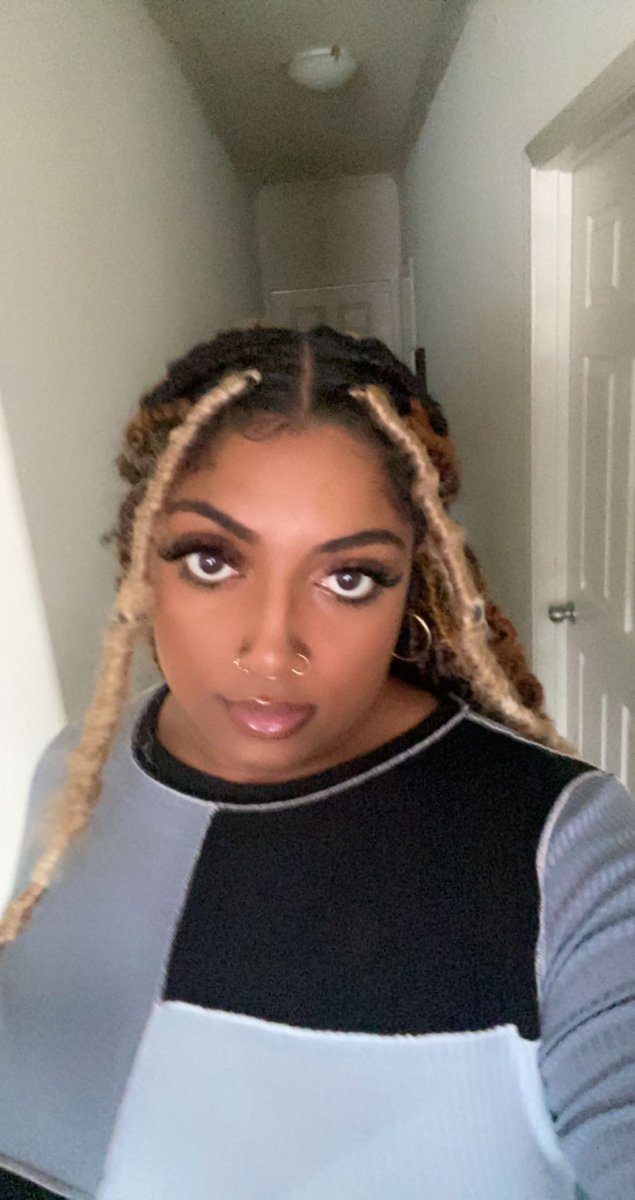 swornfavorite's tweet photo. 😇 selfie Sunday or sum https://t.co/LbBhNJsgPO